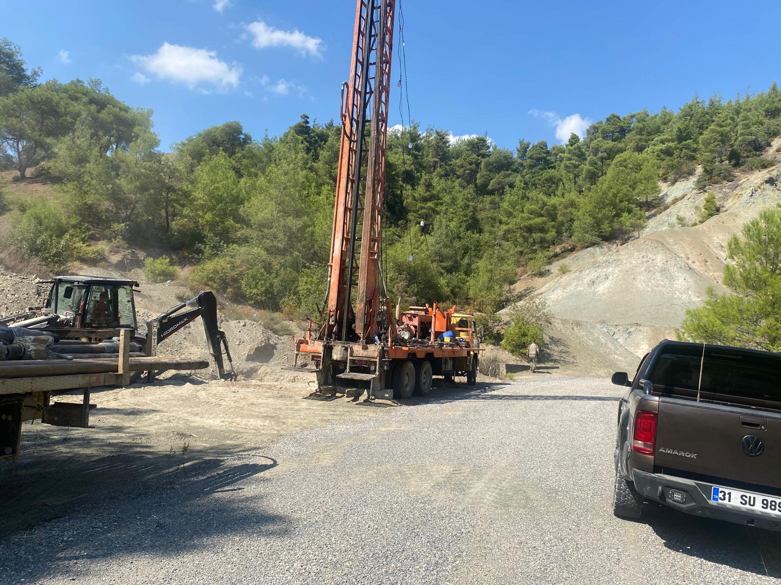 Hatay Büyükşehir Belediyesi, Başkan Mehmet Öntürk’ün su sorunu yaşayan mahalle kalmayacak hedefi doğrultusunda çalışmalarına devam ediyor.