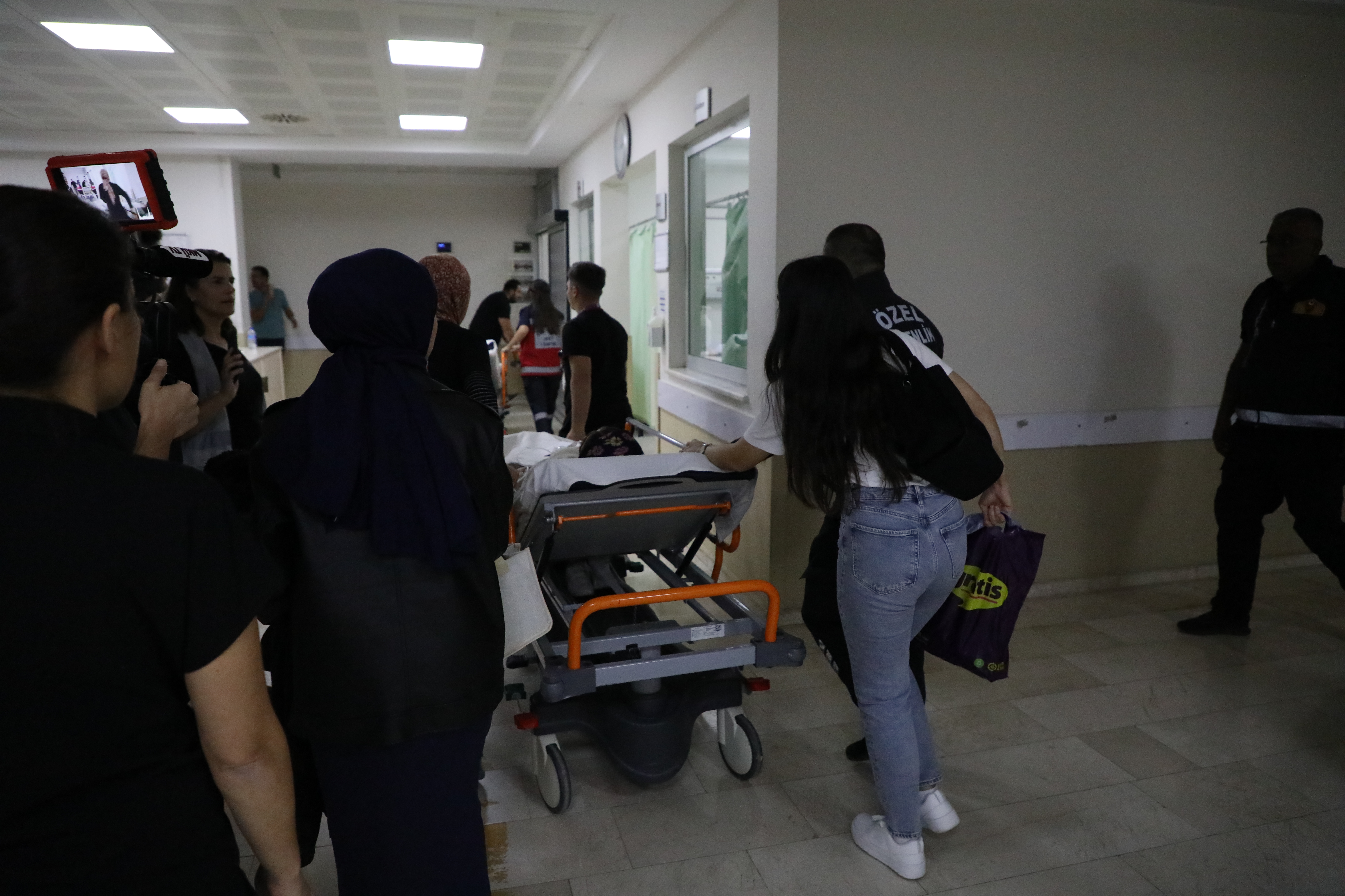 Hatay Büyükşehir Belediyesi İtfaiye Dairesi Başkanlığı, Mustafa Kemal Üniversitesi Eğitim ve Araştırma Hastanesi'nde yangın ve acil durum tatbikatı gerçekleştirdi. 