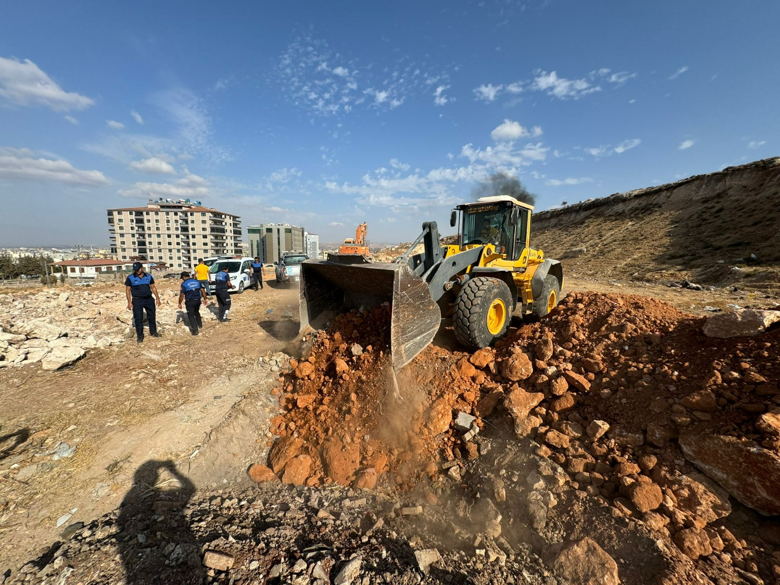 Hatay Büyükşehir Belediyesi (HBB), Reyhanlı ilçesinde gerçekleştirdiği denetimlerle halk sağlığını korumaya devam ediyor.