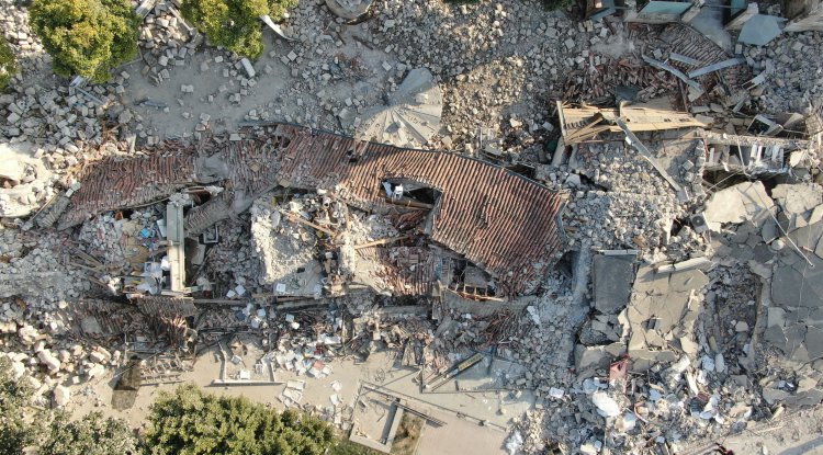 Antakya'nın sembol yapılarından Ulu Cami’nin restorasyon çalışmalarıyla ilgili tartışmalar gündeme damga vurdu.