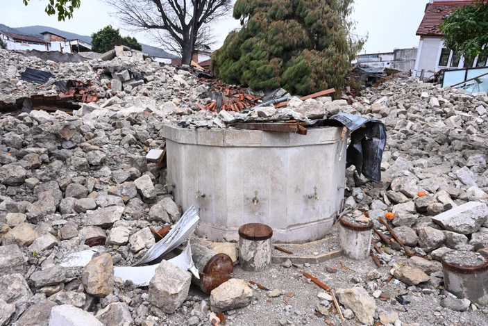 Antakya'nın sembol yapılarından Ulu Cami’nin restorasyon çalışmalarıyla ilgili tartışmalar gündeme damga vurdu.