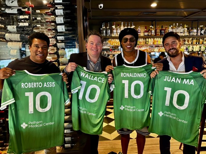 Ronaldinho'dan Sürpriz Hamle! Futbol Hayatına Kulüp Sahibi Olarak Dönüyor