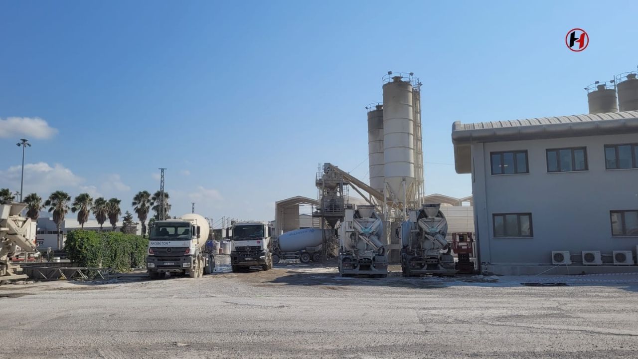 Samandağ'da Ruhsatsız Beton Santrali Halkı Tehdit Ediyor