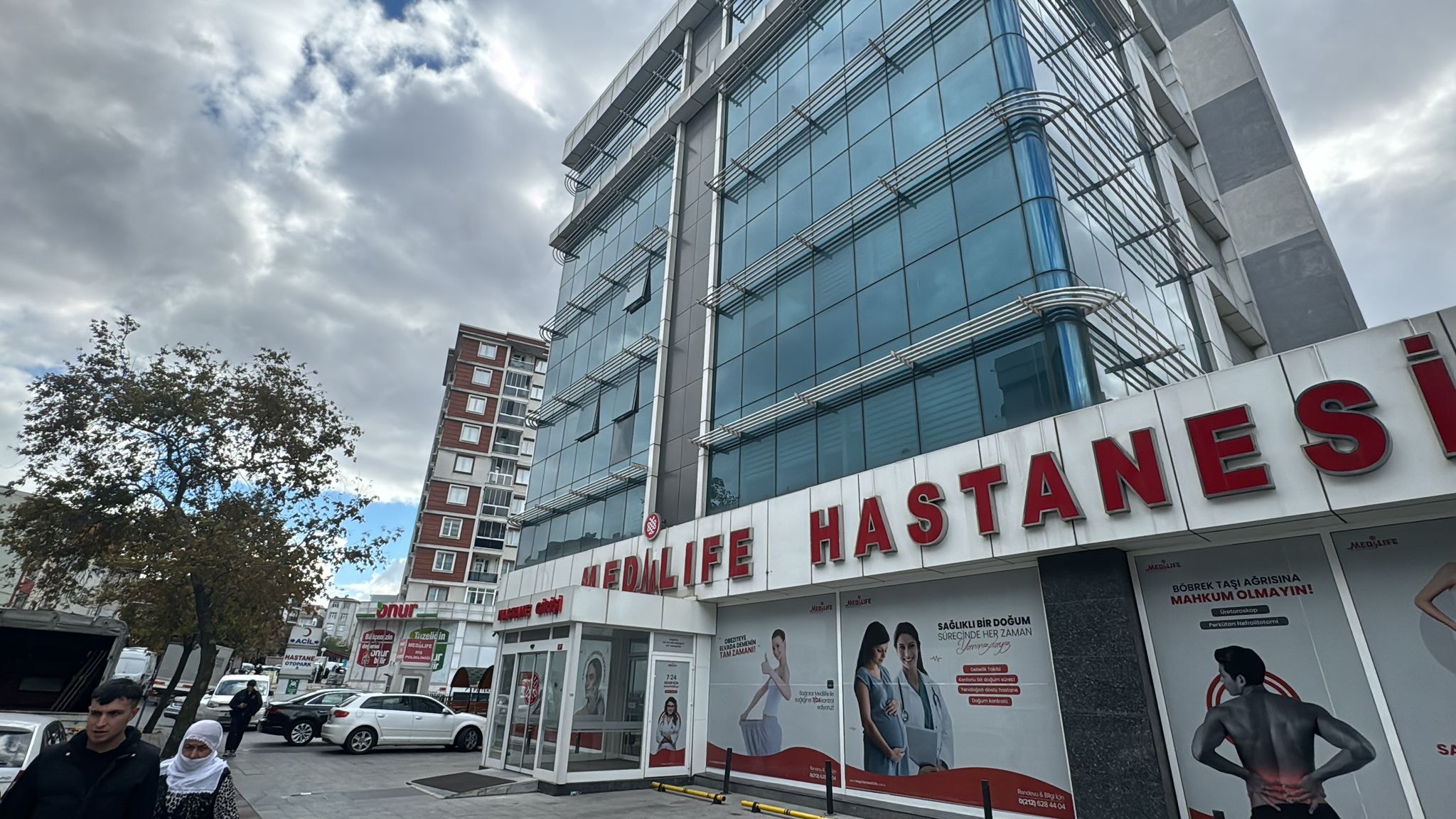 İstanbul'da, "Yenidoğan Çetesi" olarak bilinen çetenin özel hastanelerin yenidoğan ünitelerine sevk ettiği bebeklerin ölümlerine sebep olduğu iddiaları sağlık camiasını sarstı. 