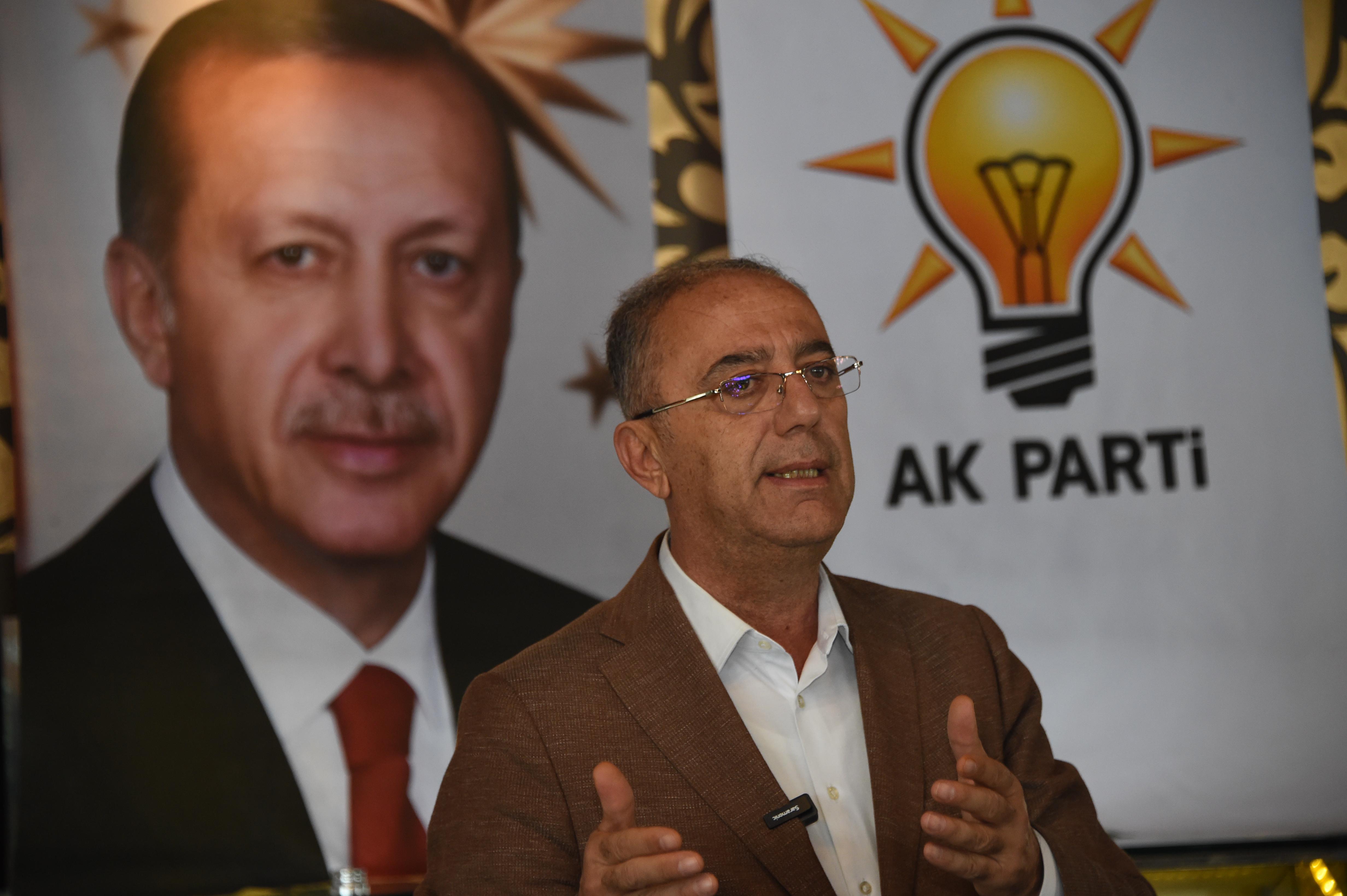 Antakya Belediye Başkanı İbrahim Naci Yapar, şehri yeniden inşa etme sürecini ve AK Parti Antakya İlçe Kongresi'ne dair açıklamalarda bulundu. Antakya'nın küllerinden doğacağını vurguladı.