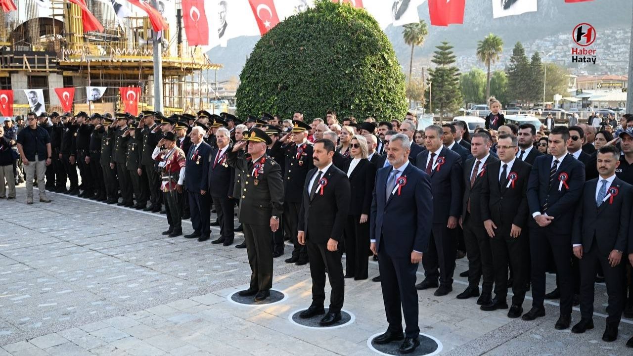 Hatay’da Atatürk'ü Anma Töreninde Saygı Duruşu ve Çelenk Sunumu Gerçekleştirildi