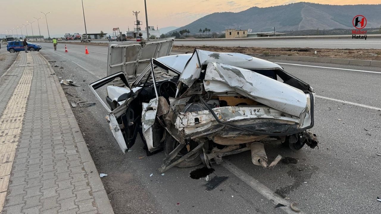 Hatay’da Tır ile Çarpışan Otomobilde 16 Yaşındaki Çocuk Öldü, Baba Yaralandı