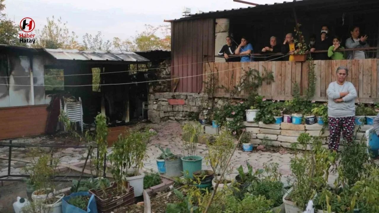 Hatay’da Yangın: Depremzede Ailenin İşyeri ve Konteyneri Kül Oldu