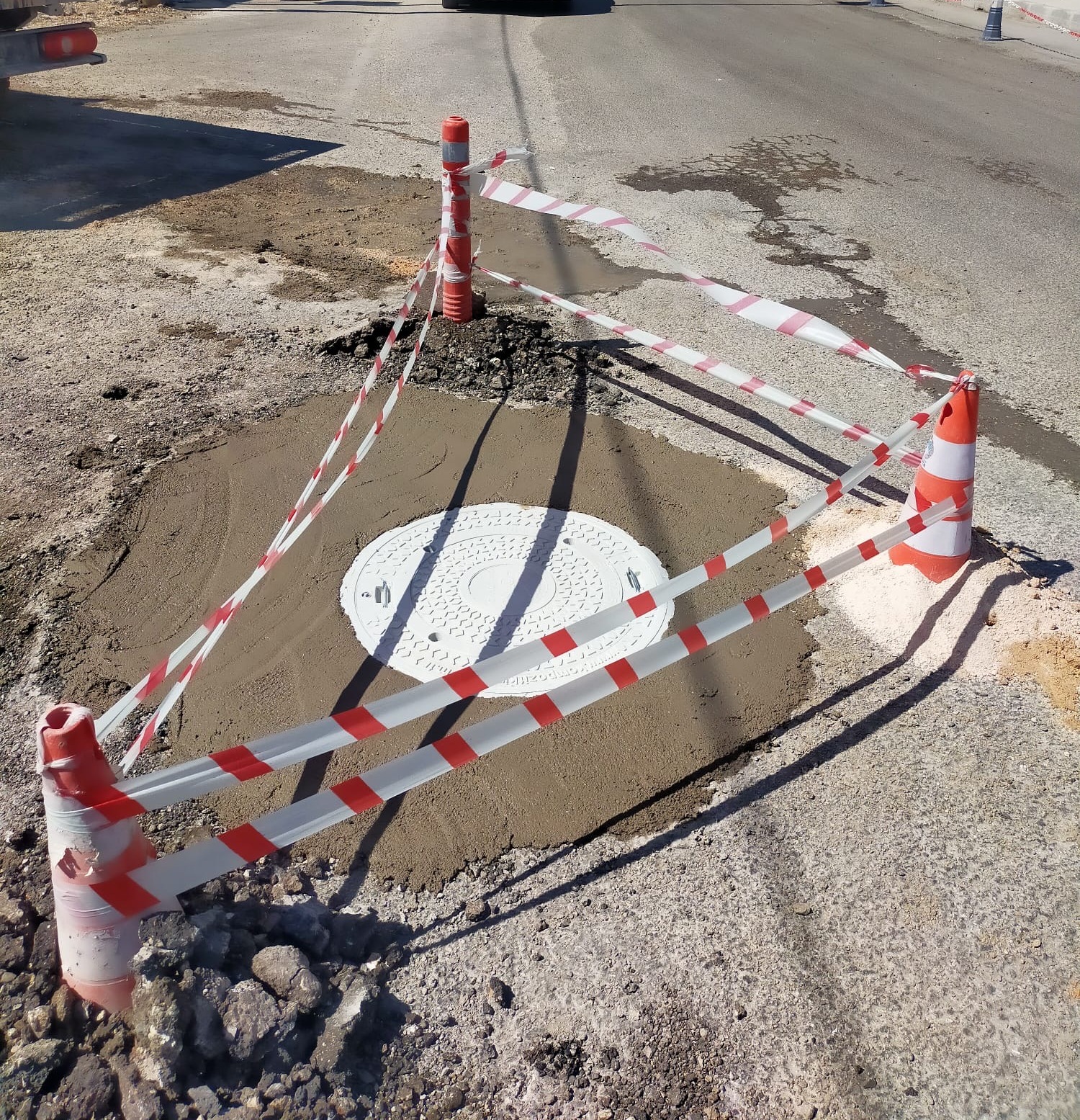 HATSU, Hatay'da yağmur suyu deşarj hatlarındaki tıkanıklıkları temizleyerek su birikintilerinin önüne geçiyor, altyapı problemlerini çözüme kavuşturuyor.