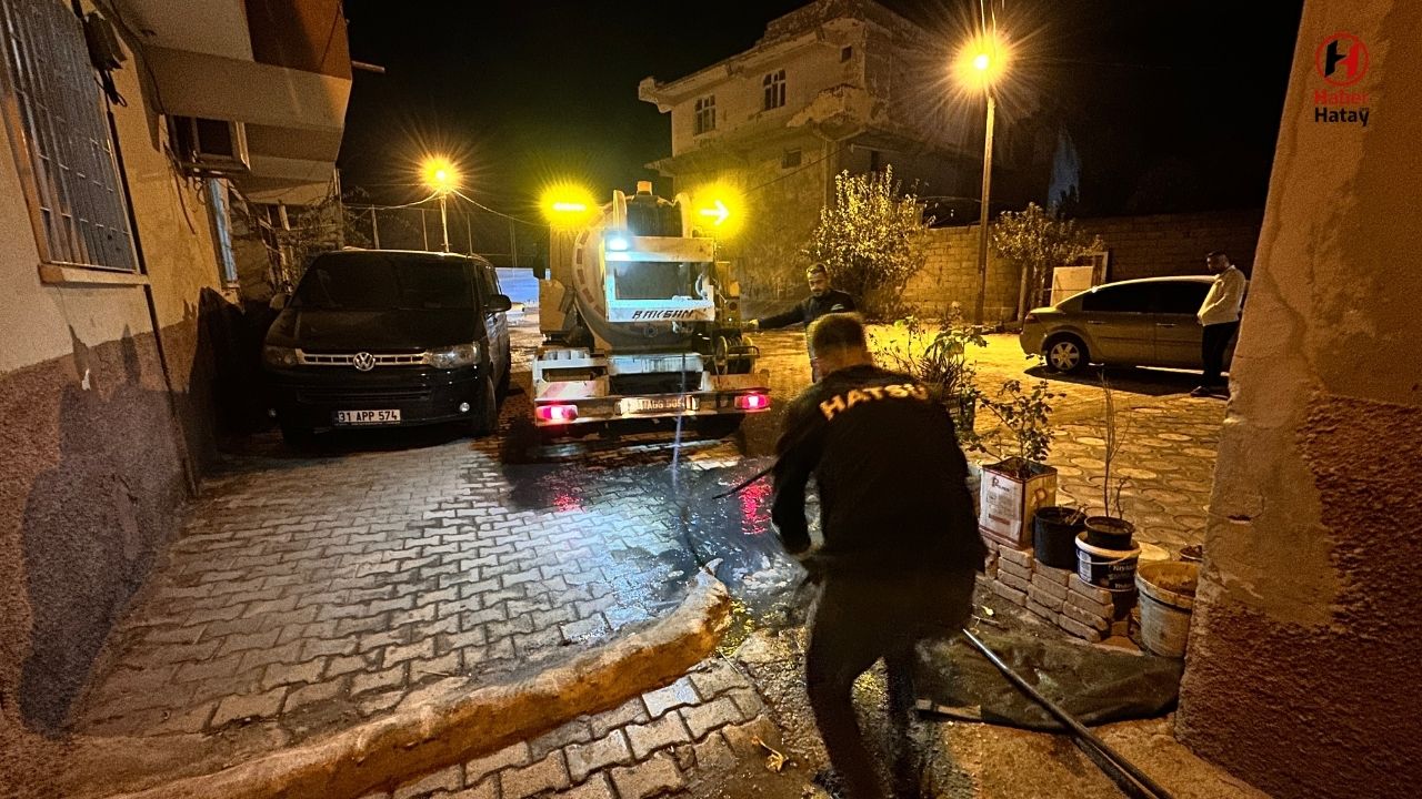 HATSU, Hatay'daki Yağmur Suyu Hatlarını Temizliyor