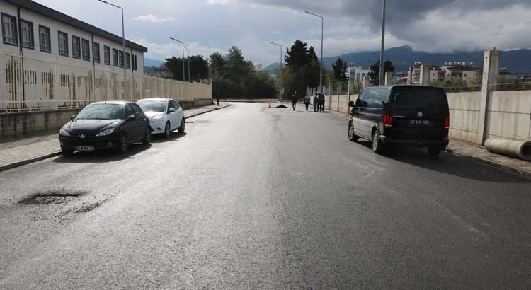 İskenderun Belediye Başkanı Mehmet Dönmez'in talimatıyla KYK Yurtlar Bölgesi'ndeki yol sorunları çözüldü, ulaşım güvenli hale getirildi. Öğrenciler ve İSTE Rektörü teşekkür etti.