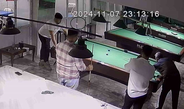 Reyhanlı'da ilginç olay! Kafasına bilardo topu geldi. Arkadaşları kahkaha attı