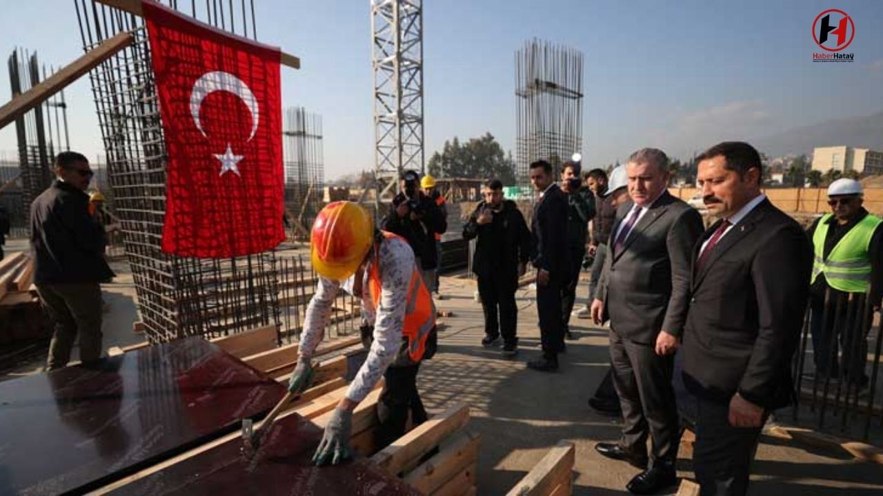 Bakan Bak, Hatay’daki TOKİ Öğrenci Yurdu ve Sosyal Tesis İnşaatında İnceleme Yaptı