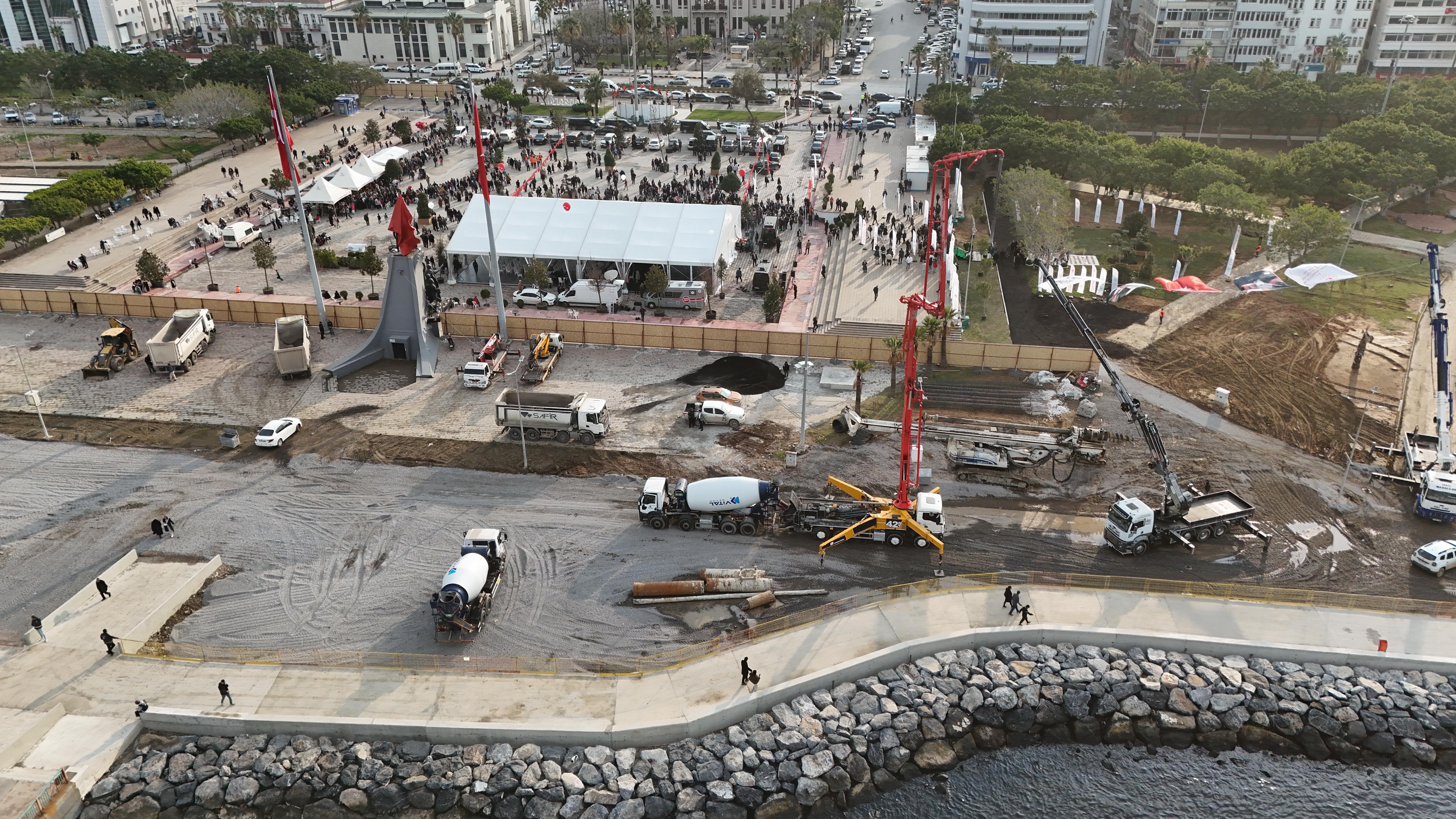 Bakan Murat Kurum, Hatay ziyaretinde İskenderun Sahil Düzenleme Projesi'nin temelini attı. Projenin açılışı 29 Ekim 2025’te yapılacak.