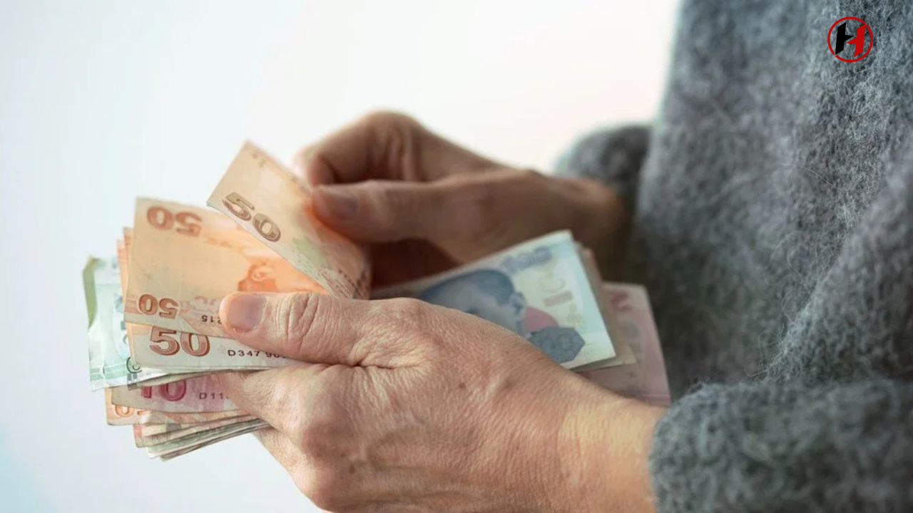 Emekliye Müjde mi? 3 Belediye Yılbaşında İkramiye Verdi, Devlet Ne Yapacak?