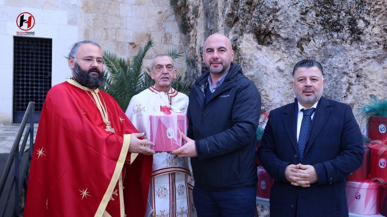 Hatay Büyükşehir Belediyesi'nden Noel Bayramı Kutlaması