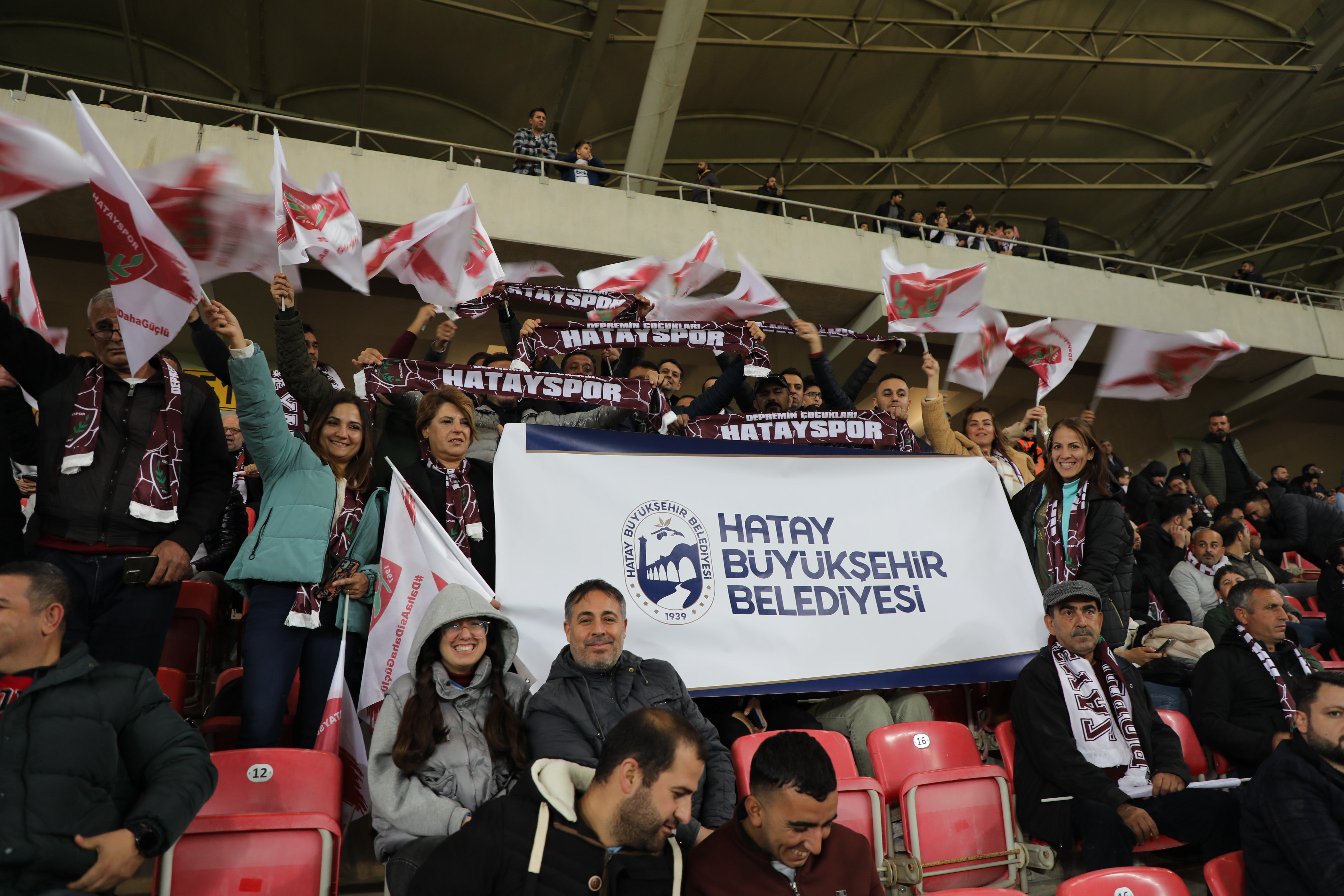 Hatay Büyükşehir Belediyesi, 3 Aralık Dünya Engelliler Günü’nde 50 engelli personelini Hatayspor-Beşiktaş maçına götürerek sosyal hayata katılımlarını destekleyen anlamlı bir etkinlik düzenledi.