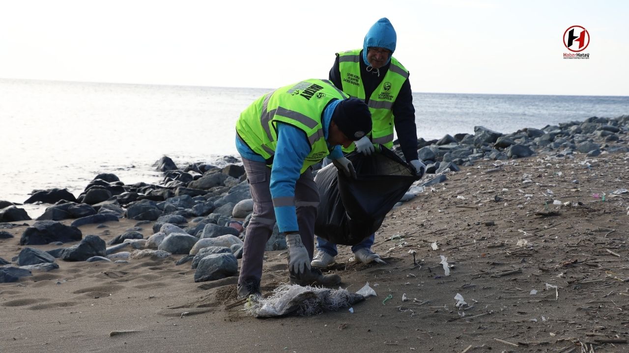 Hatay Büyükşehir Sahillerde Kış Temizliği: 1255 Ton Atık Toplandı