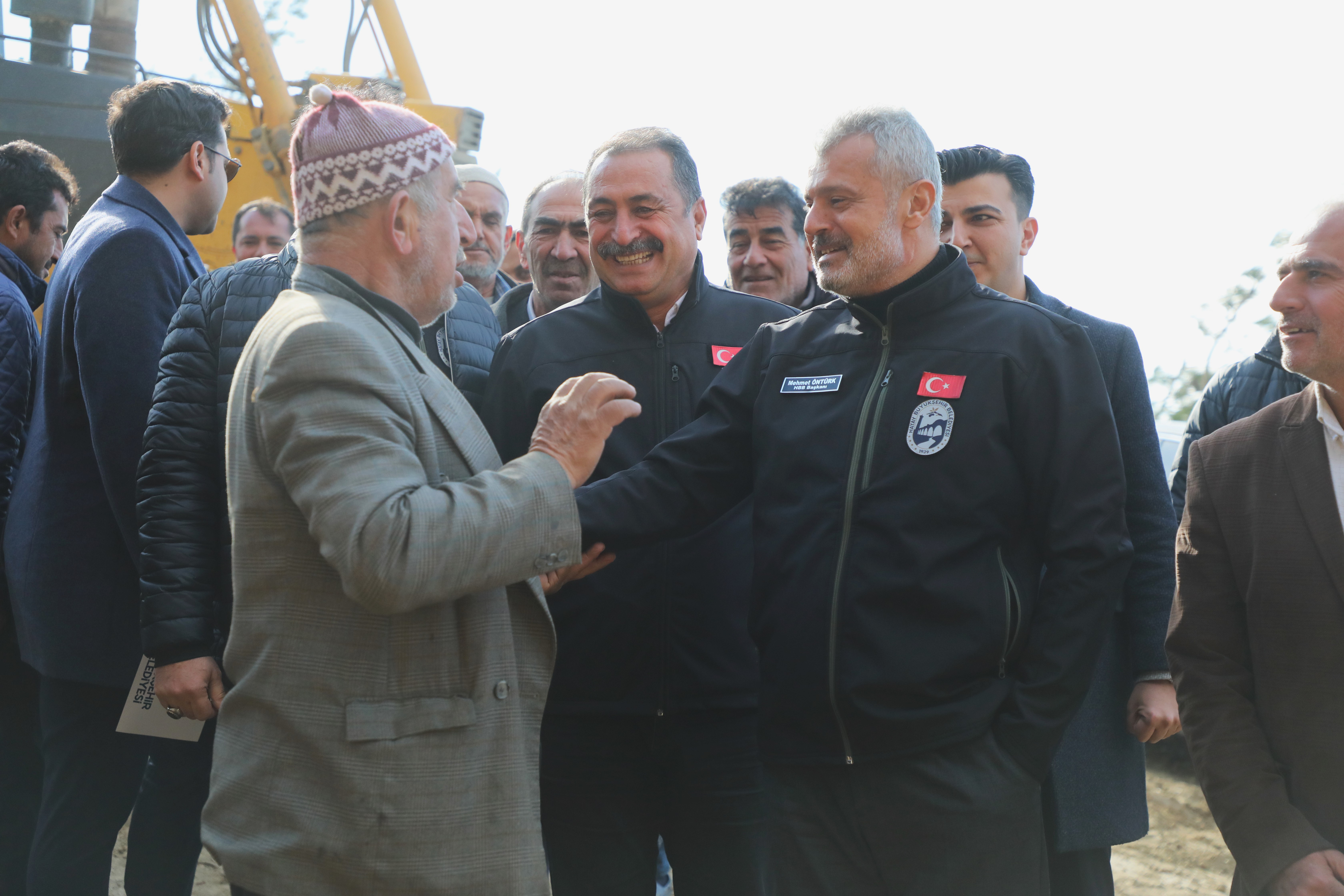 Hatay Büyükşehir Belediyesi, Serinyol-Madenli yolunun yapımını hızlandırdı. Başkan Mehmet Öntürk'ün talimatıyla başlatılan çalışmalar, Antakya-Arsuz arası ulaşımı kolaylaştırmayı hedefliyor.