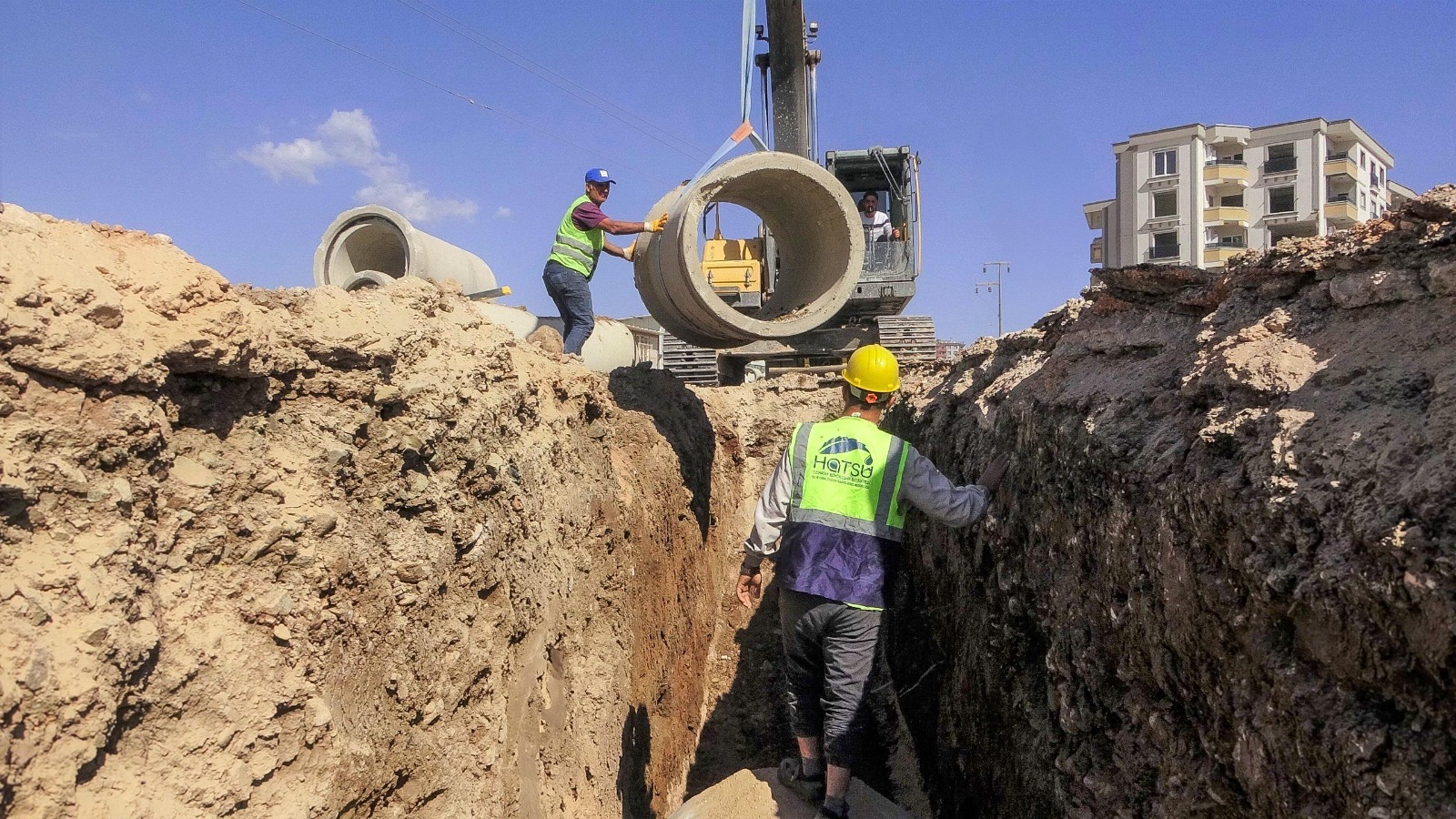 HATSU, 1 Nisan-29 Kasım 2024 arasında Hatay’da 148 bin metre altyapı inşa etti. 100 bin arızayı onaran ekip, robotik sistemlerle tespit ve temizlik çalışmalarıyla çevre kirliliğini önlüyor.