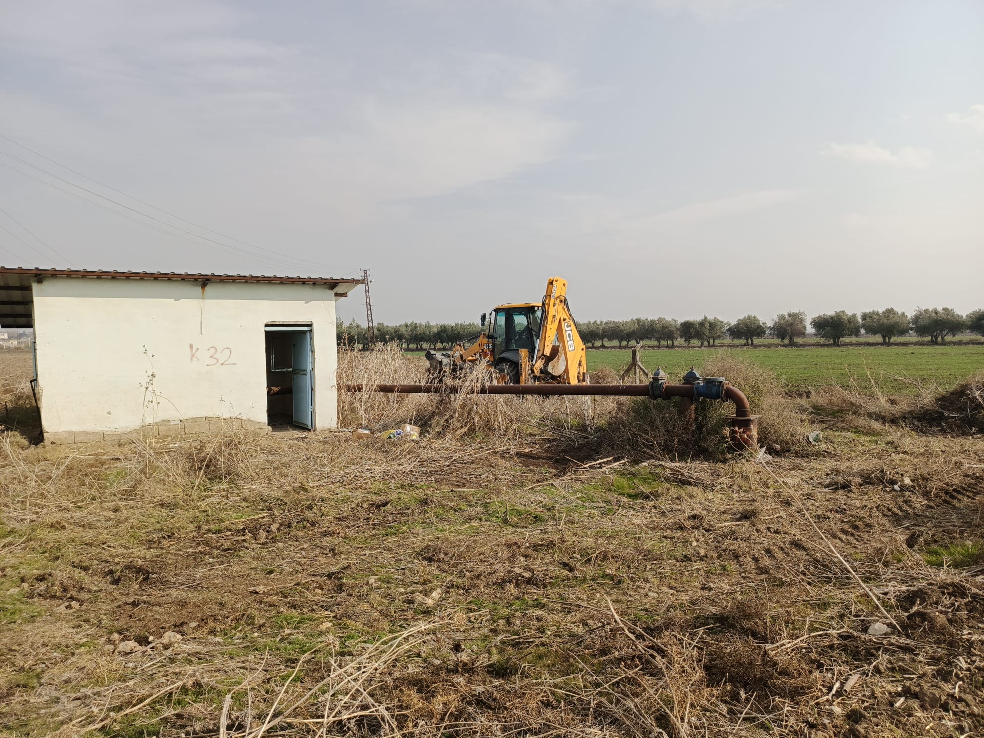 Hatay Büyükşehir Belediyesi, içme suyu tesislerinde bakım ve yenileme çalışmalarıyla saniyede 450 litre su dağıtım kapasitesine ulaştı. Mobil ekipler sahada.