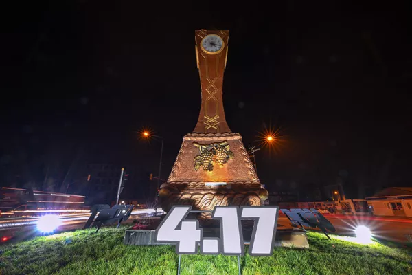 Adıyaman'da 6 Şubat 2023'te meydana gelen Kahramanmaraş merkezli depremlerde 04.17'de duran saat kulesi, şehrin simgelerinden biri haline geldi.