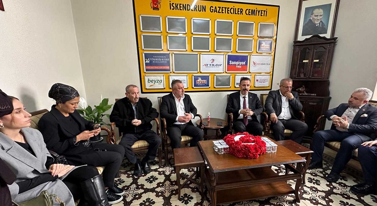 İskenderun Gazeteciler Cemiyeti'ni (İGC) ziyaret eden CHP Arsuz Belediye Başkan Adayı Sami Üstün, basın mensuplarıyla seçim çalışmaları ve Arsuz ile ilgili gelecek hedeflerini paylaştı.