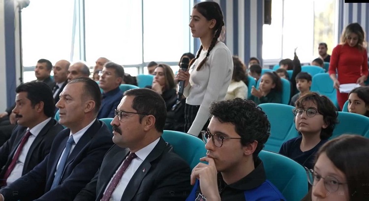 Hatay'da depremden etkilenen çocuklar, Uluslararası Uzay İstasyonu'ndan (ISS) Türkiye'nin ilk astronotu Alper Gezeravcı ile unutulmaz bir deneyim yaşadı.