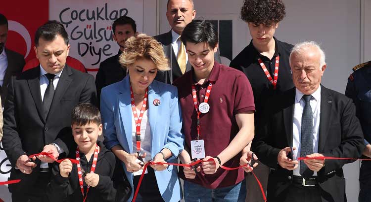 Samandağ'da Çocuklar Gülsün Diye Derneği tarafından yaptırılan 2 derslikli "Çocuklar Gülsün Diye BTF Anaokulu" törenle açıldı.
