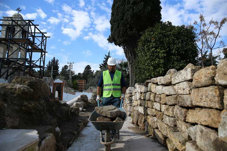 Hatay'da 6 ve 20 Şubat'ta meydana gelen depremlerde hasar gören 71 tarihi eserden 45'inde restorasyon çalışmaları başladı. 