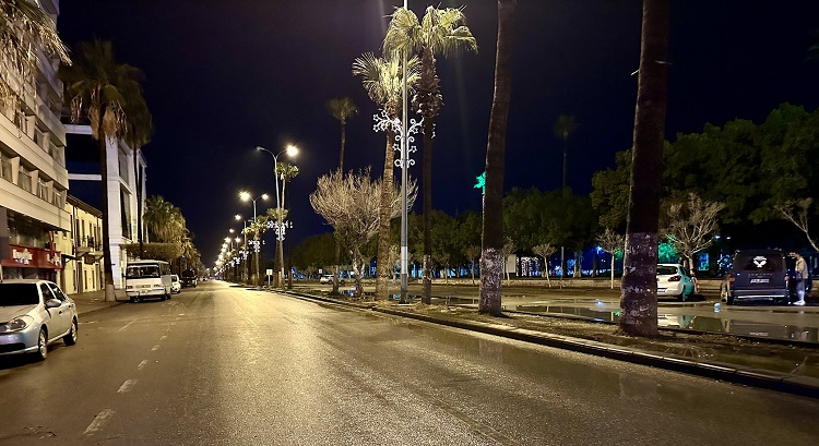 İskenderun ve Arsuz'u dün akşam saatlerinde etkili olan dolu yağışı ve şiddetli yağış sonrası Kaymakam Murat Sefa Demiryürek sahaya inerek incelemelerde bulundu.