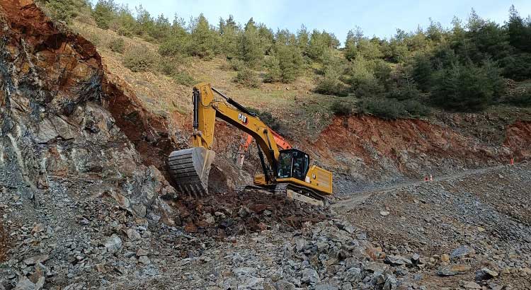 Hatay Büyükşehir Belediyesi tarafından deprem öncesi başlatılan Serinyol-Madenli yol yapım çalışmaları yeniden başladı. 