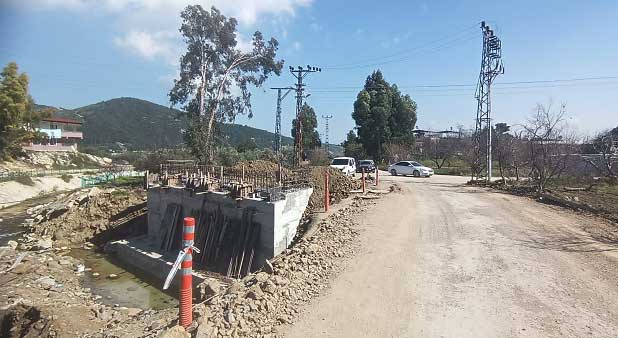 Hatay Büyükşehir Belediyesi tarafından deprem öncesi başlatılan Serinyol-Madenli yol yapım çalışmaları yeniden başladı. 