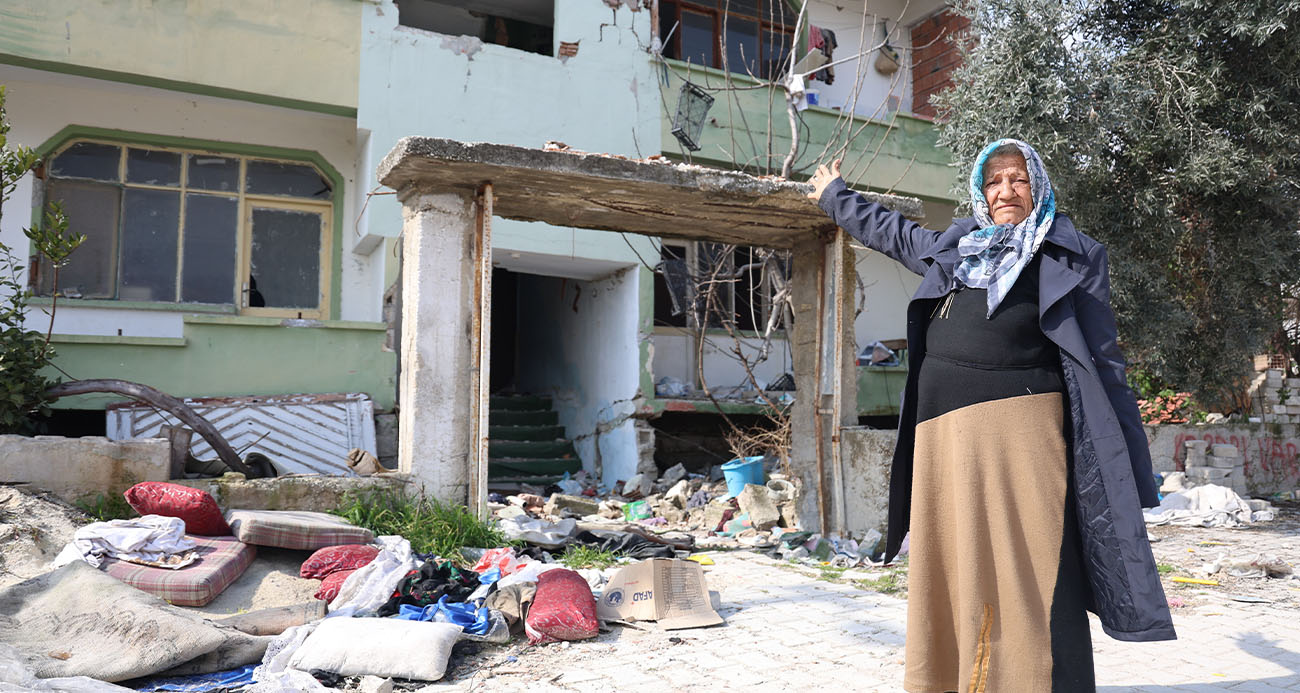 Hatay'da yaşayan 71 yaşındaki Ayşe Koçak, depremde hasar gören evinde yaşarken, hırsızlar tarafından demir kapıları ve korkulukları çalındı.