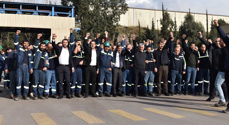 Belen Belediye Başkanı İbrahim Gül, MMK Metalurji'de ücret zammında anlaşma sağlanamaması üzerine grev yapan çalışanlara destek verdi. 