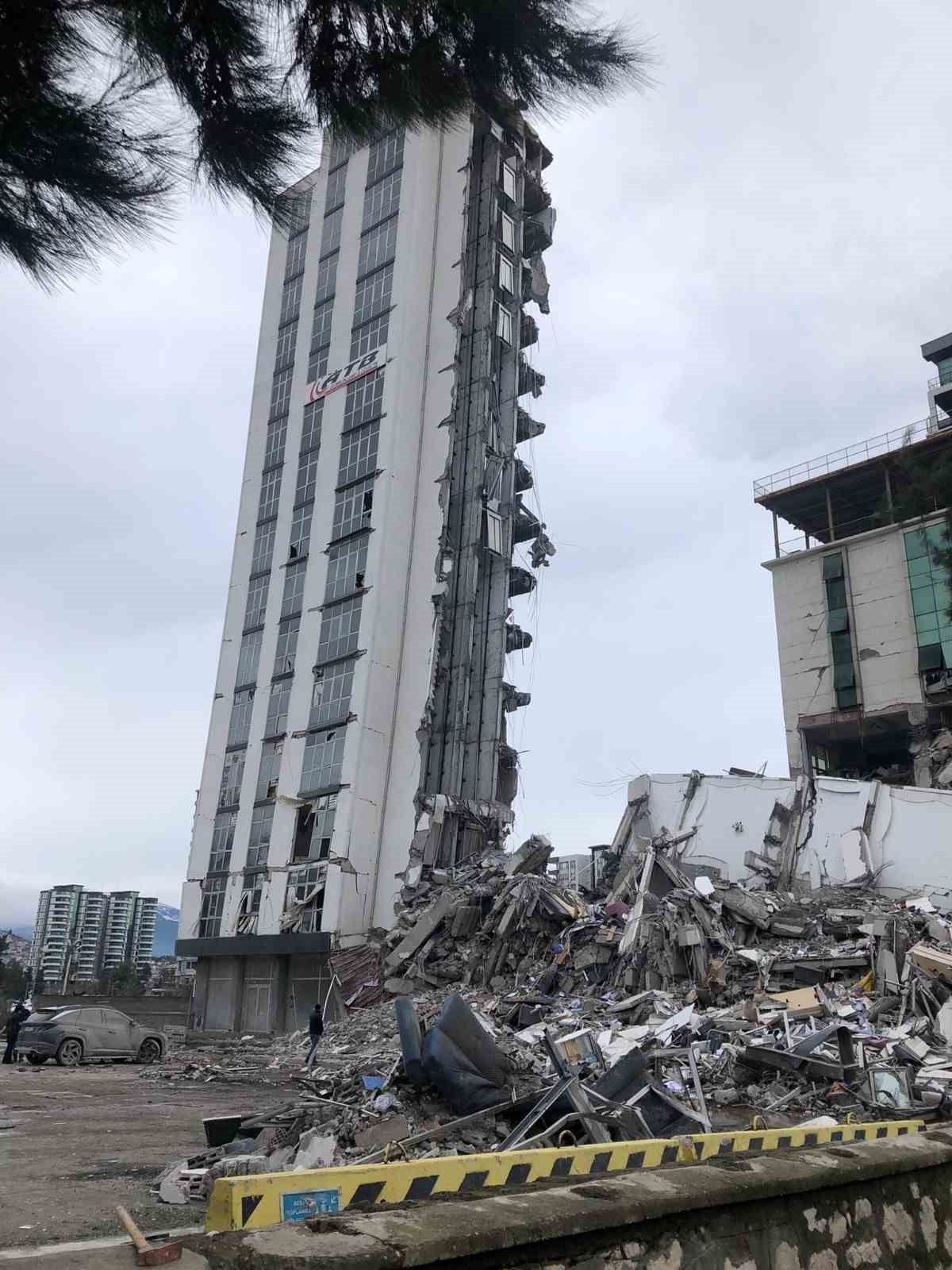 Hatay'ın İskenderun ilçesinde 17 katlı MCG Towers Apartmanı, 6 Şubat 2023 tarihinde meydana gelen depremde yıkılmış ve 14 kişinin ölümüne neden olmuştu. 