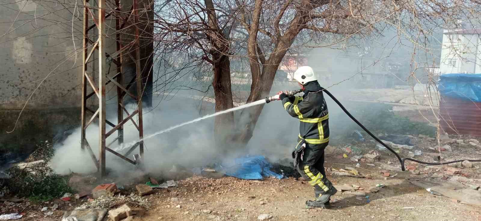 Hatay'da Çöplük Yangını Tehlikeyi Atlattı! İtfaiye Ekipleri Alevleri Kontrol Altına Aldı