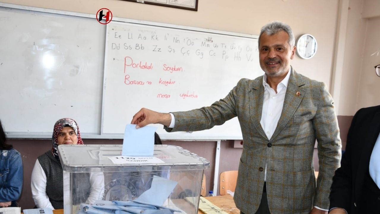 Hatay'da Seçim Heyecanı! Mehmet Öntürk Oylarını Kullandı