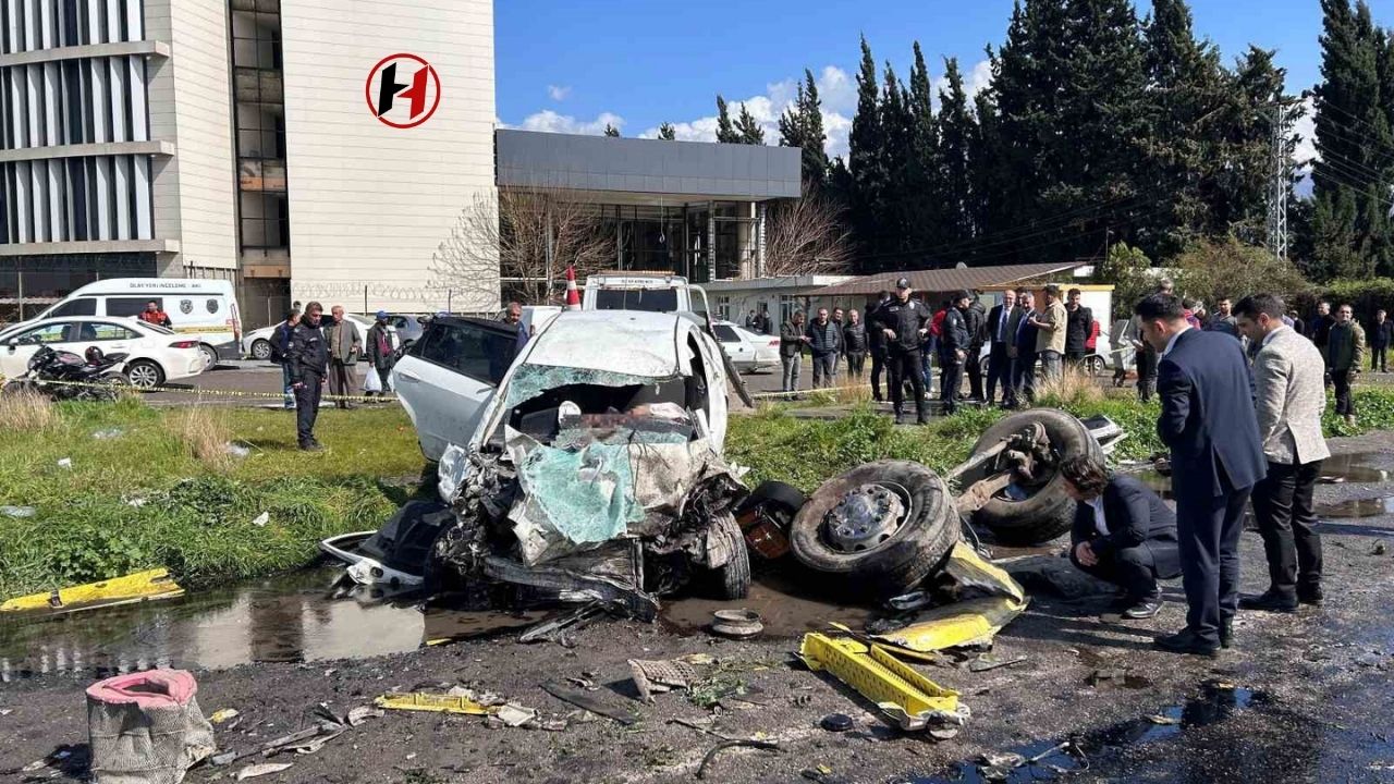 Hatay'da Tırla Otomobilin Çarpıştığı Korkunç Kazaya Ait Görüntüler Ortaya Çıktı!