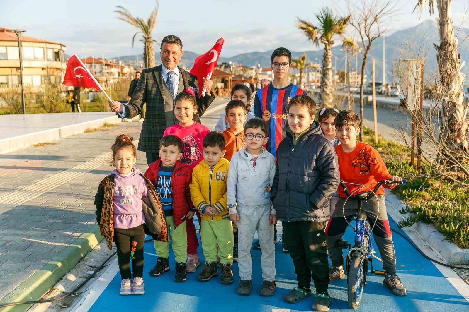 İYİ Parti Hatay Büyükşehir Belediye Başkan Adayı Nusret Cömert, depremde yıkılan şehrin yeniden inşası için "Hatay Yeniden" vizyonunu açıkladı.