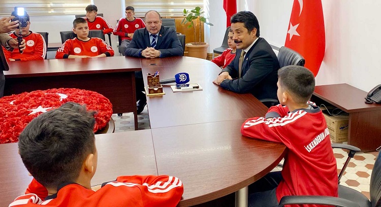 İskenderun'da konteynerlerde kalan çocuklara yönelik düzenlenen Konteyner Futbol Ligi, 2 Mart Cumartesi günü başlıyor.