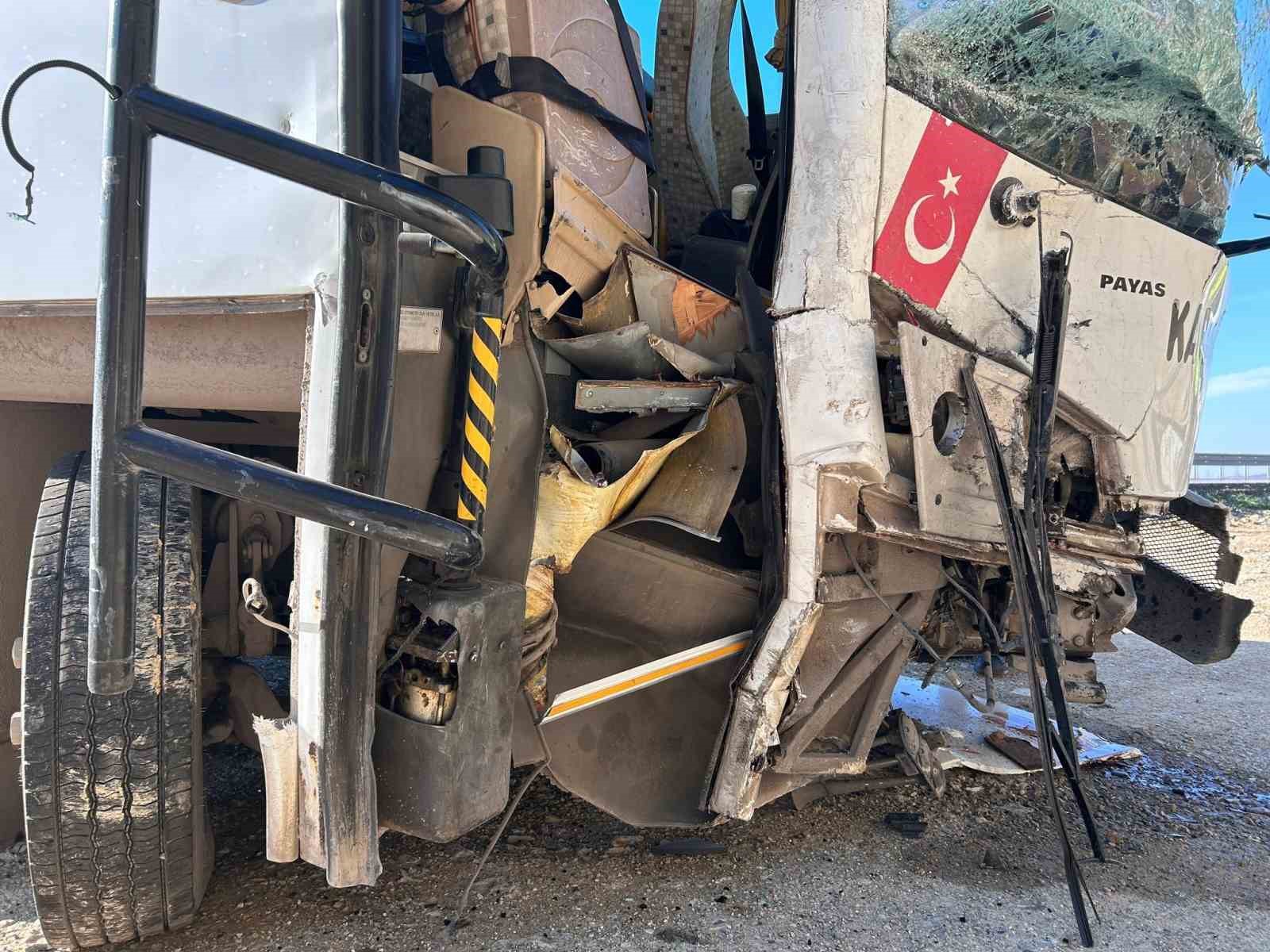 Hatay'ın İskenderun ilçesinde Sarıseki Mahallesi'nde meydana gelen trafik kazasında üç araç birbirine çarptı ve 4 kişi yaralandı. 