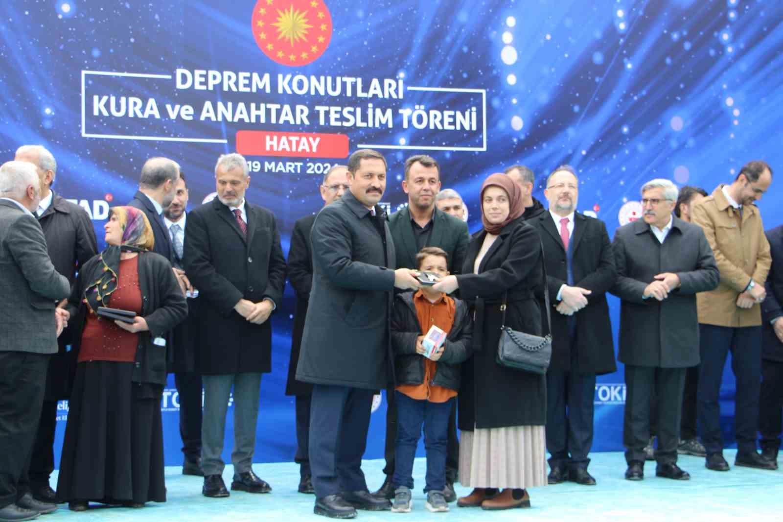 Çevre, Şehircilik ve İklim Değişikliği Bakanı Mehmet Özhaseki, Türkiye Toplu Konut İdaresi (TOKİ) tarafından son 22 yılda 1 milyon 340 bin konut inşa edildiğini duyurdu.