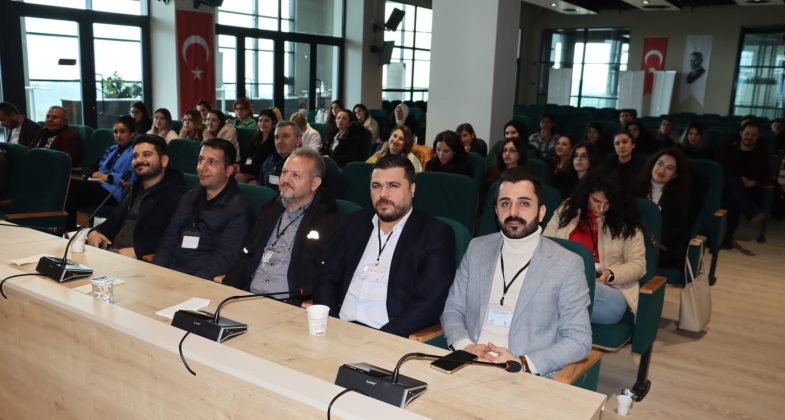 Hatay Akademik Psikologlar Derneği ve Hatay Büyükşehir Belediyesi işbirliğiyle "Var Olmanın Dayanılmaz Gücü Psikoloji Kongresi" yoğun katılımla tamamlandı. 