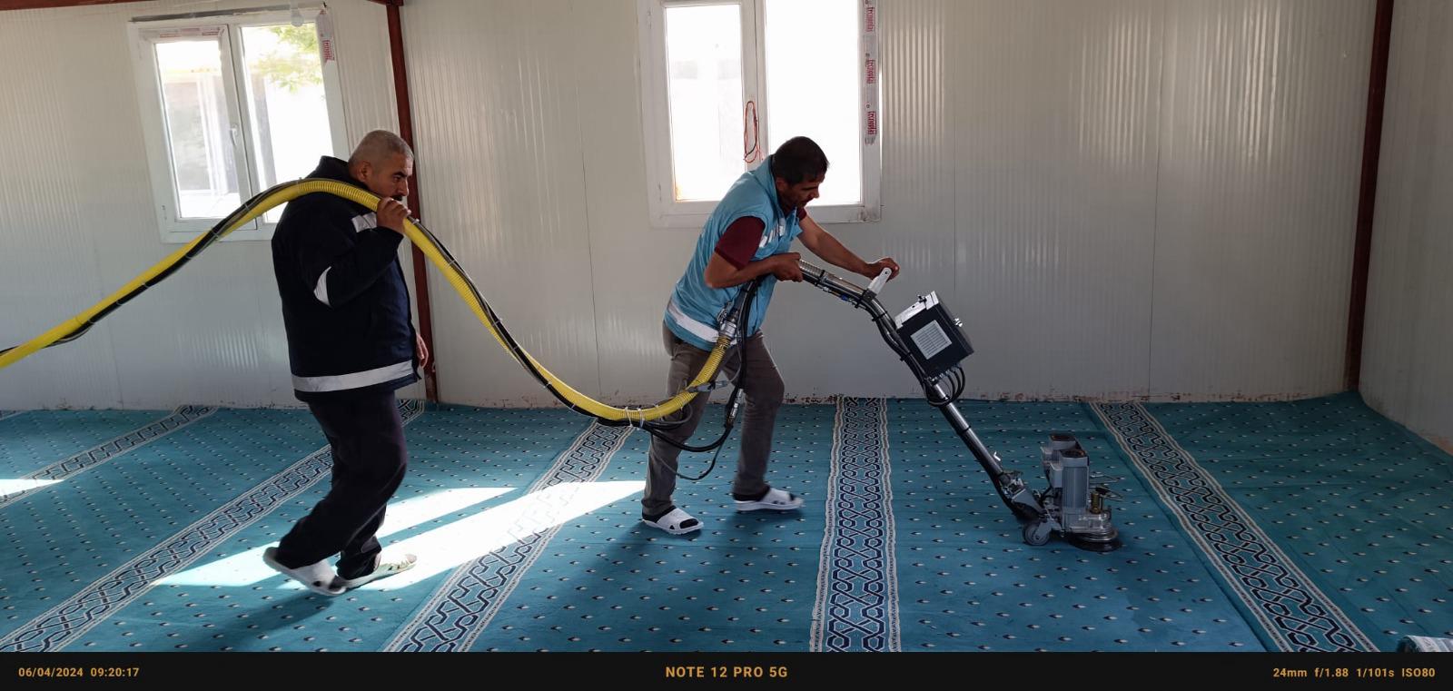 Antakya Belediyesi, Türkiye'de sadece 4 adet bulunan özel araç ile ibadethanelerde periyodik temizlik çalışmaları yürütüyor.