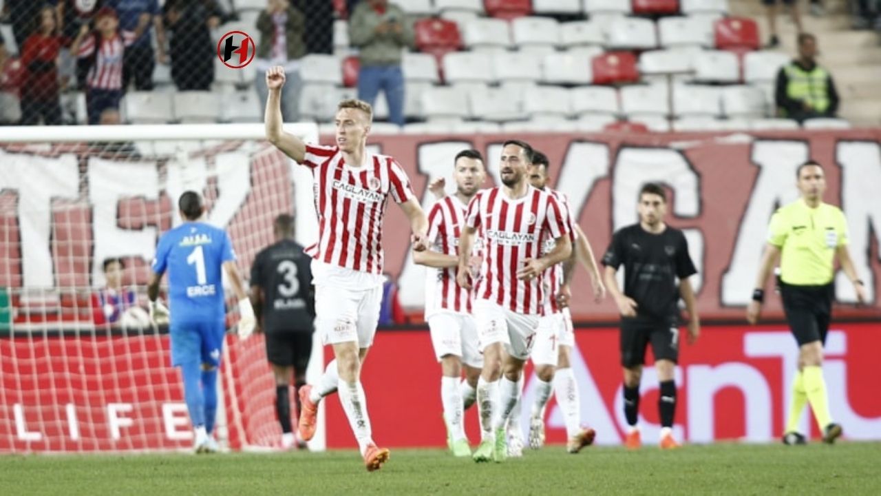 Antalyaspor, Hatayspor'u Son Saniye Golüyle 2-1 Yendi!