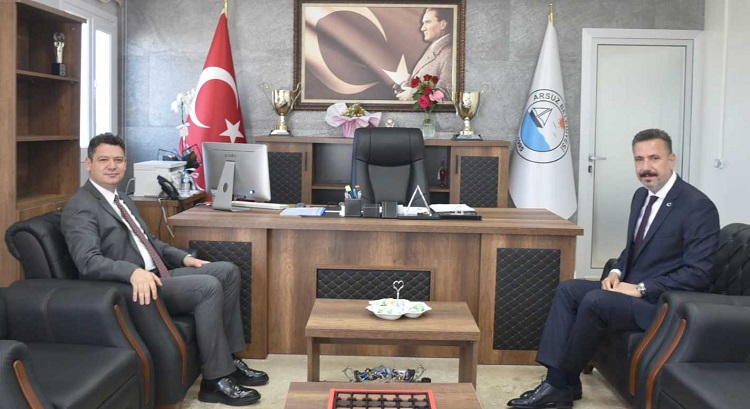 Arsuz Kaymakamı Hasan Gökpınar, 31 Mart seçimlerinde göreve gelen Arsuz Belediye Başkanı Sami Üstün ve İskenderun Belediye Başkanı Mehmet Dönmez’e hayırlı olsun ziyaretinde bulundu.