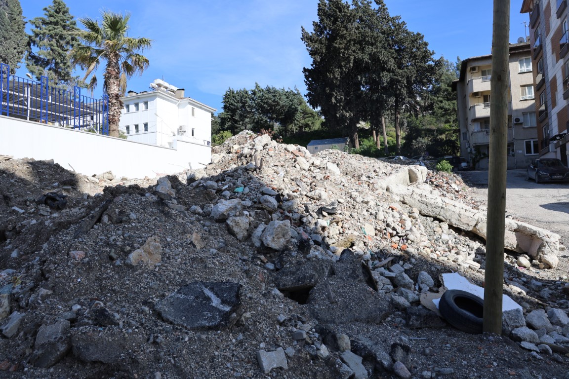 Süleyman Özdağ ve Nimet Özdağ çifti, Kahramanmaraş merkezli depremlerin ardından Hatay'da 4 gün boyunca enkaz altında kaldı. 