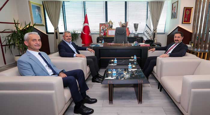 Hatay Büyükşehir Belediye Başkanı Mehmet Öntürk'e tebrik ziyaretinde bulunan Hatay Valisi Mustafa Masatlı, şehrin kalkınması için birlikte çalışacaklarını söyledi.