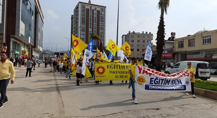 İskenderun'da 1 Mayıs İşçi Bayramı, binlerce kişinin katılımıyla Tren Garı alanında coşkuyla kutlandı. 